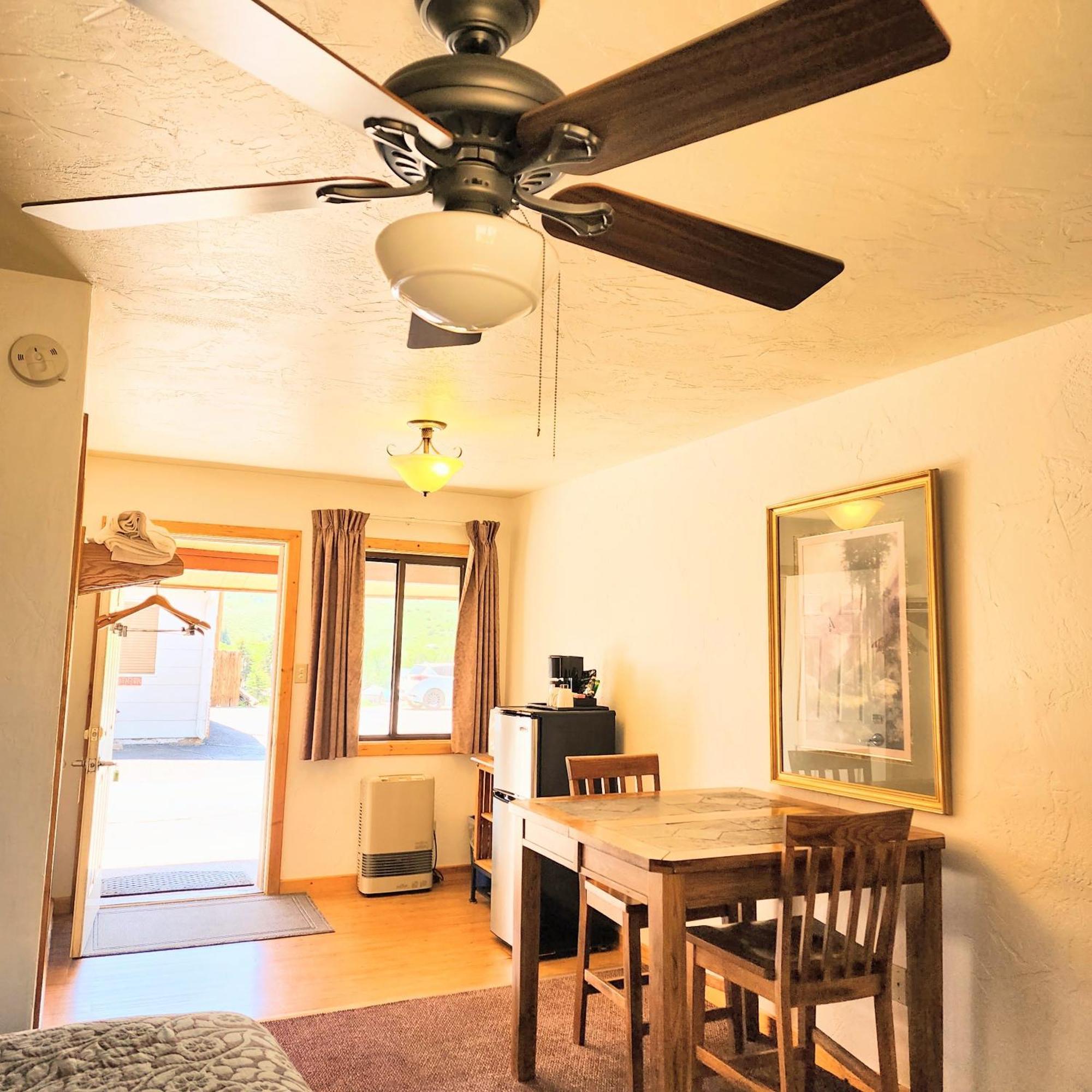 Canyon Motel Near Rocky Mountain National Park Hot Sulphur Springs Bagian luar foto